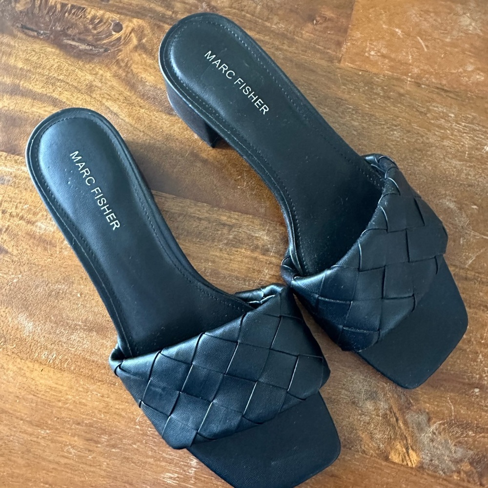 Marc Fisher Black Woven Casara Faux leather sandals size 8.5